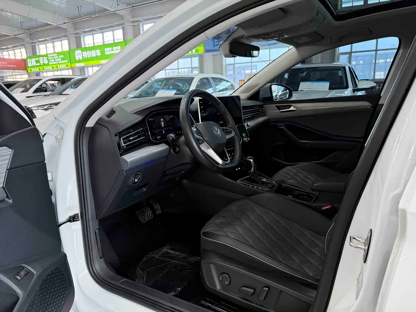 Volkswagen Sagitar 2023 280TSI DSG Surpass Plus Edition