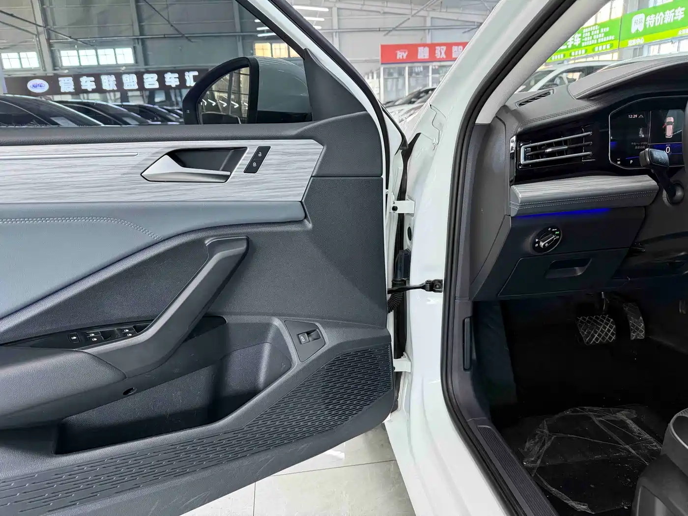 Volkswagen Sagitar 2023 280TSI DSG Surpass Plus Edition