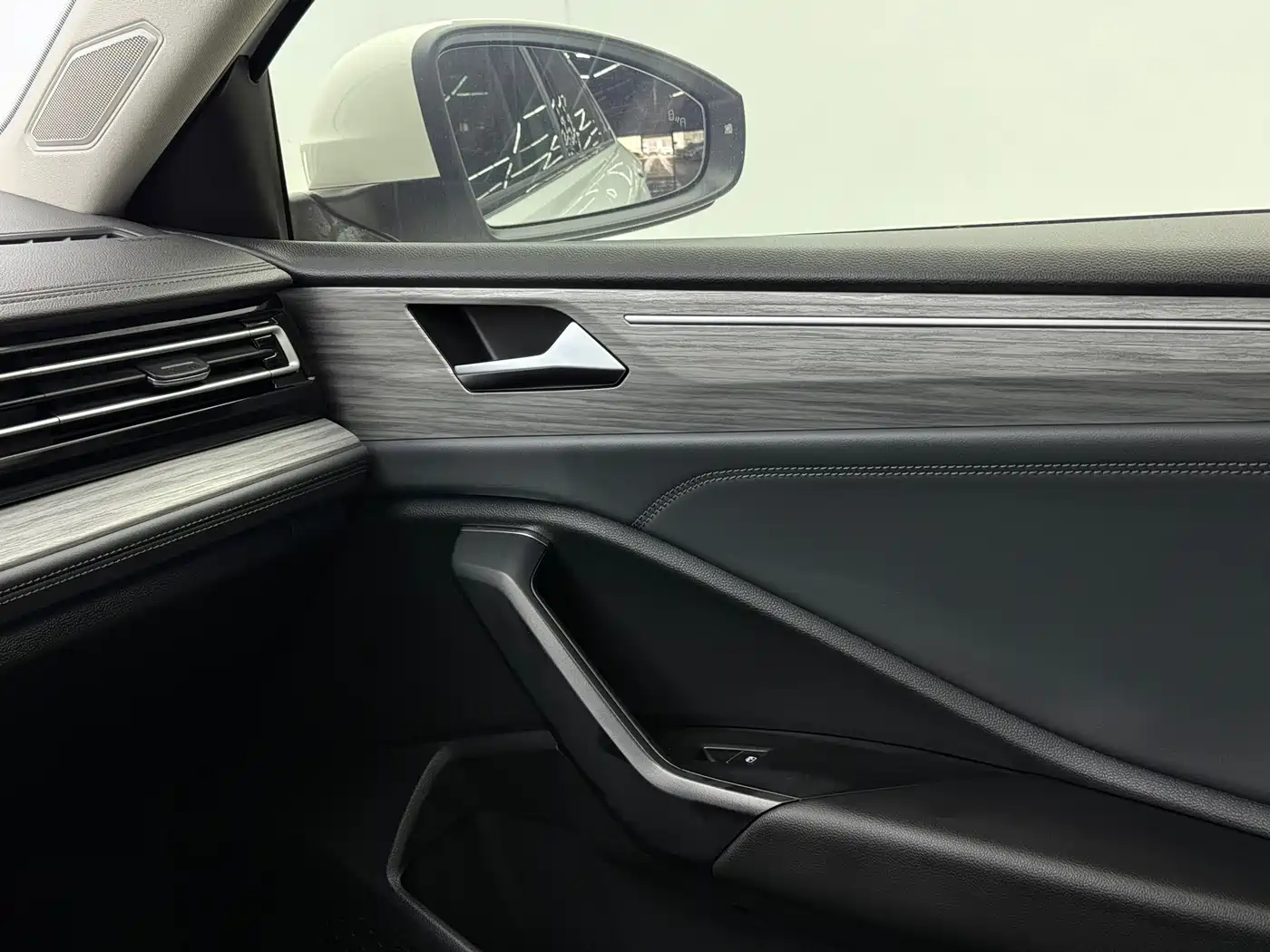 Volkswagen Sagitar 2023 280TSI DSG Surpass Plus Edition