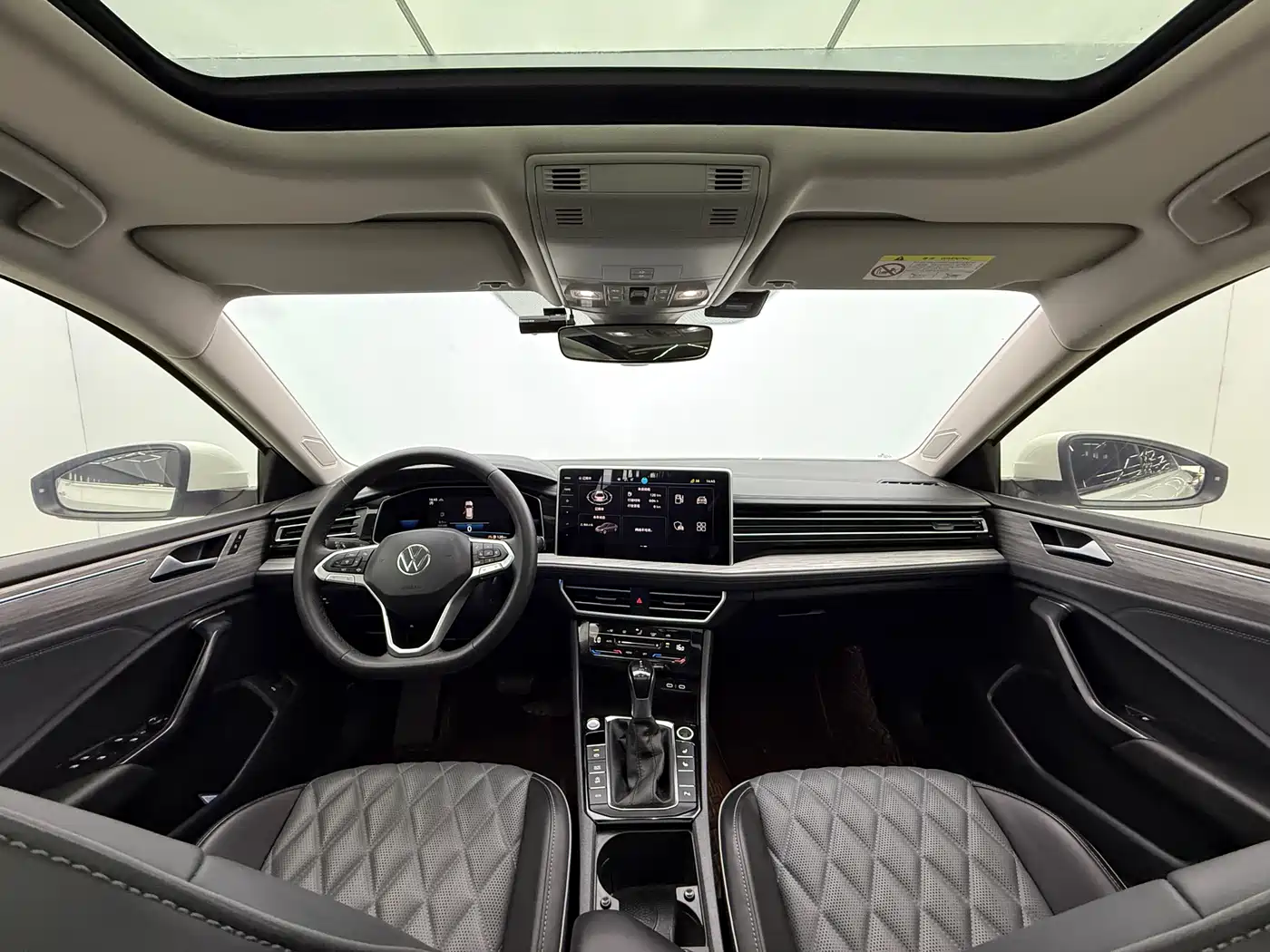 Volkswagen Sagitar 2023 280TSI DSG Surpass Plus Edition