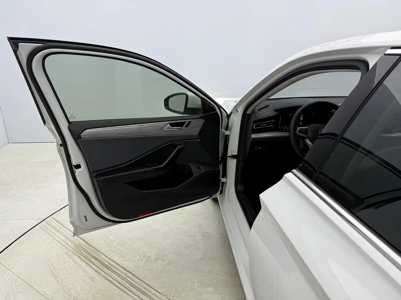 Volkswagen Sagitar 2023 280TSI DSG Surpass Plus Edition