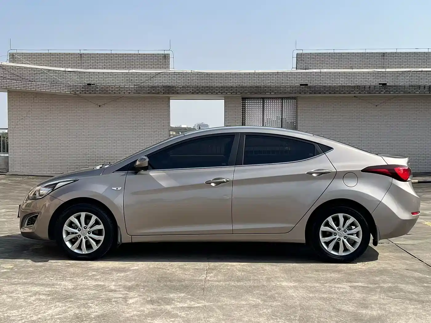 Hyundai Langdong 2016 1.6L Automatic Smart Edition