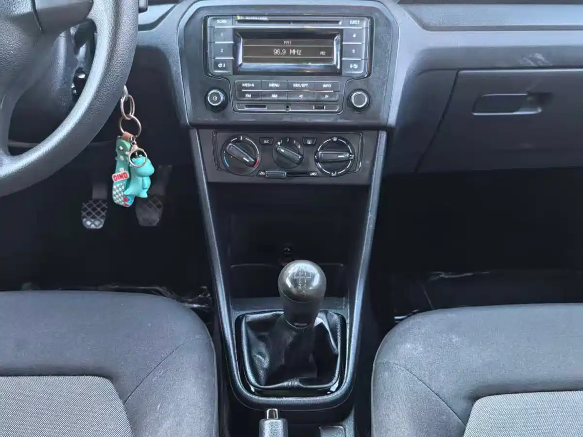 Volkswagen Jetta 2015 1.6L Manual Trend