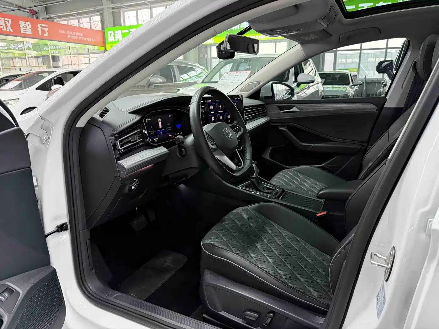 Volkswagen Sagitar 2023 280TSI DSG Surpass Plus Edition