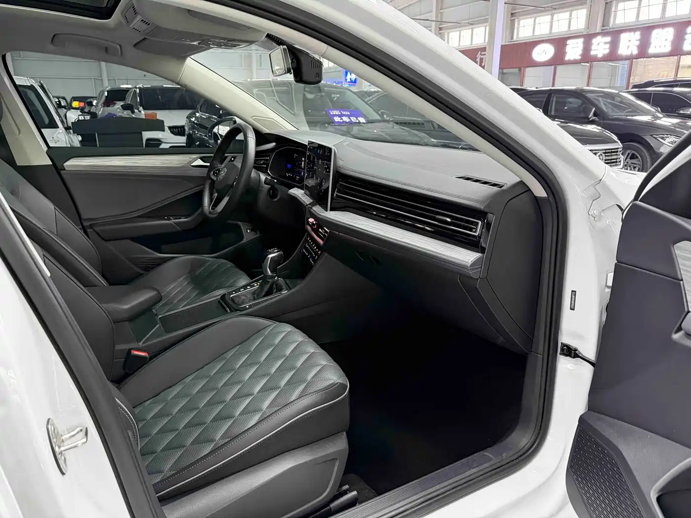 Volkswagen Sagitar 2023 280TSI DSG Surpass Plus Edition