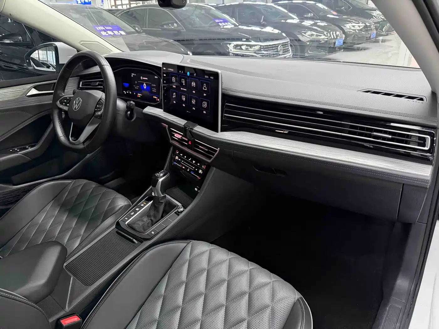 Volkswagen Sagitar 2023 280TSI DSG Surpass Plus Edition