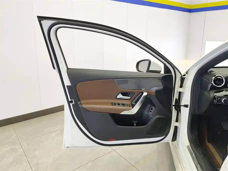 Mercedes-Benz Mercedes-Benz A-Class 2019 A 180 L Sport Sedan