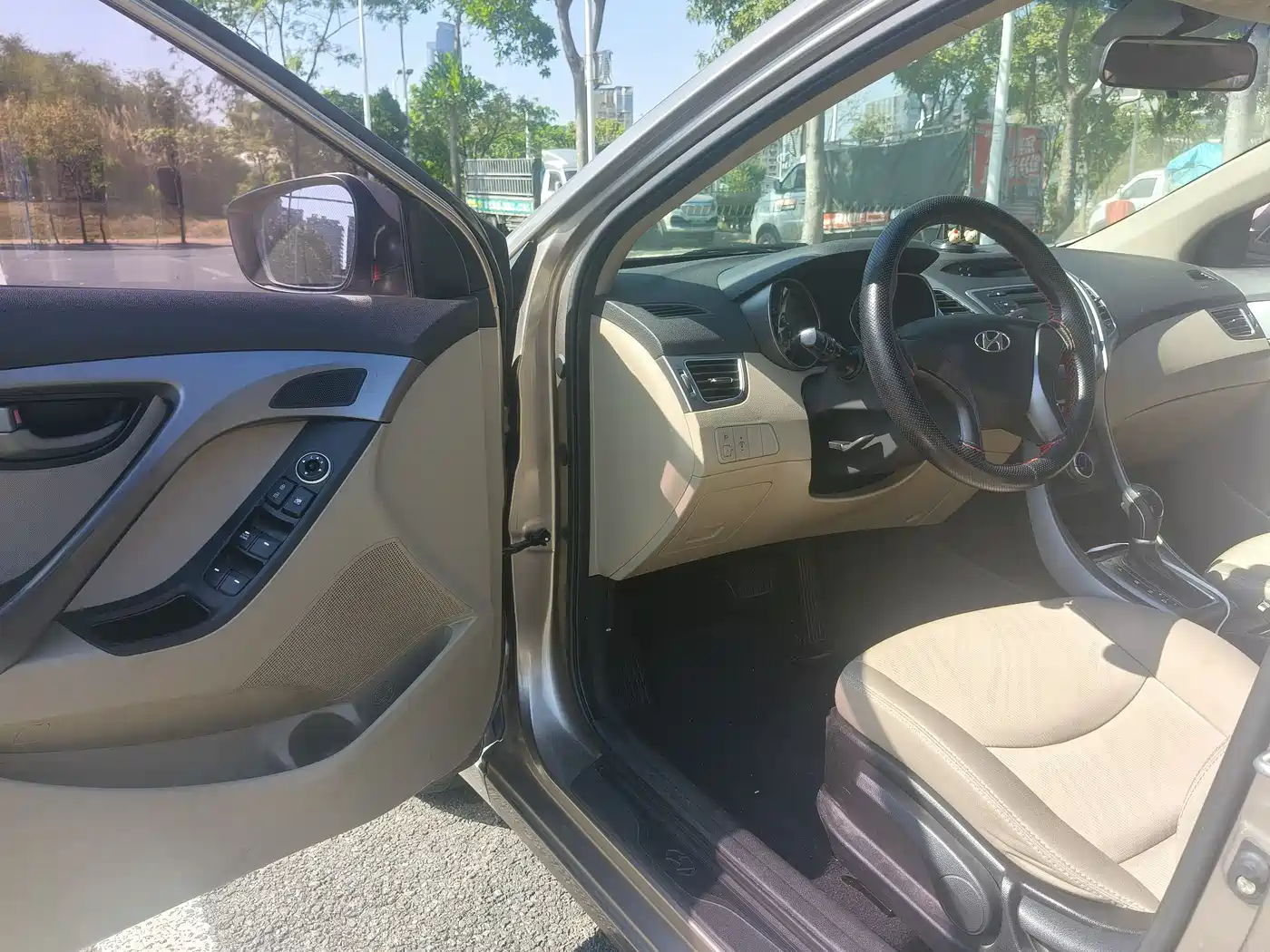 Hyundai Langdong 2016 1.6L Automatic Smart Edition