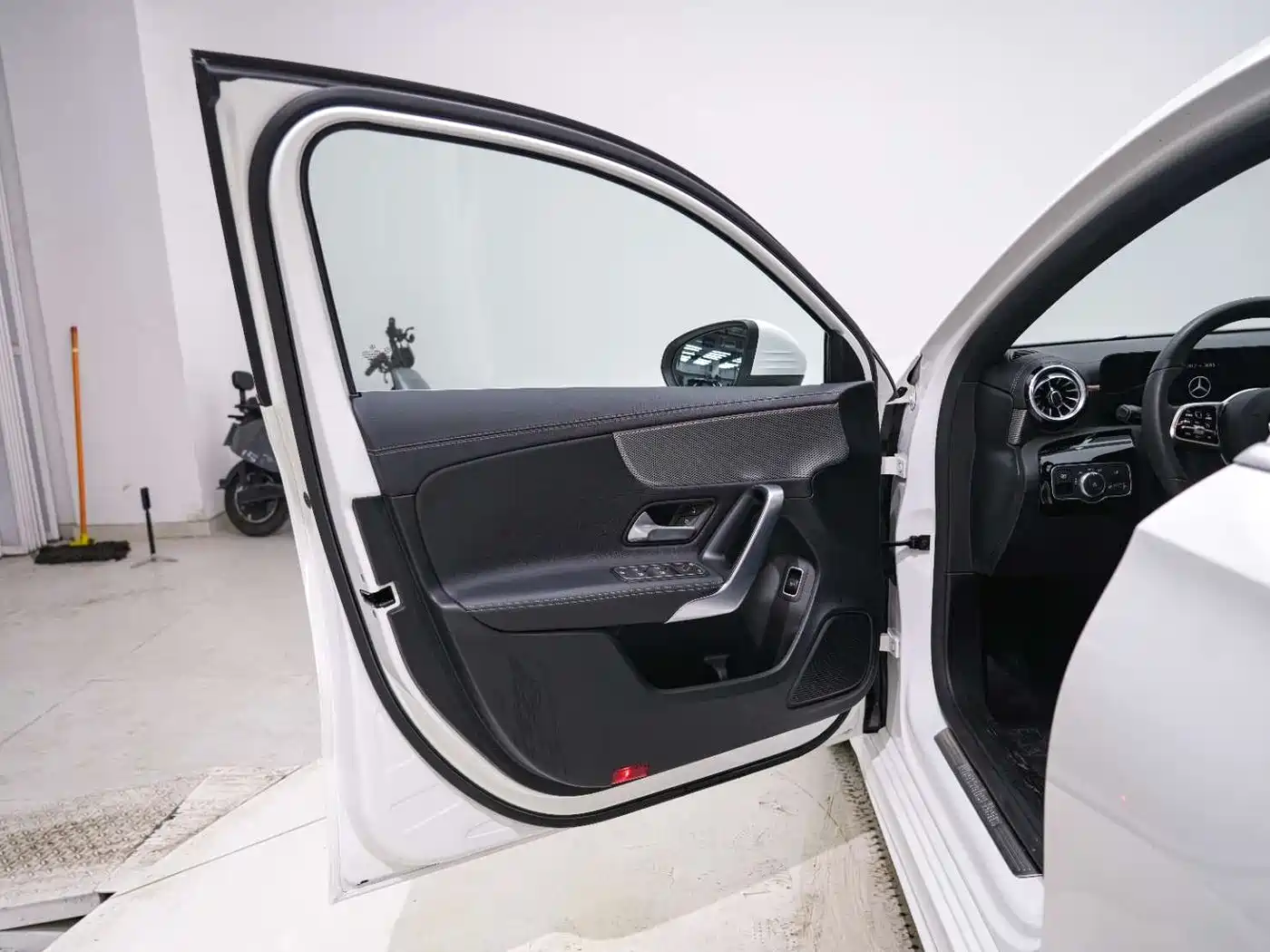 Mercedes-Benz Mercedes-Benz A-Class 2022 A 180 L Sport Sedan
