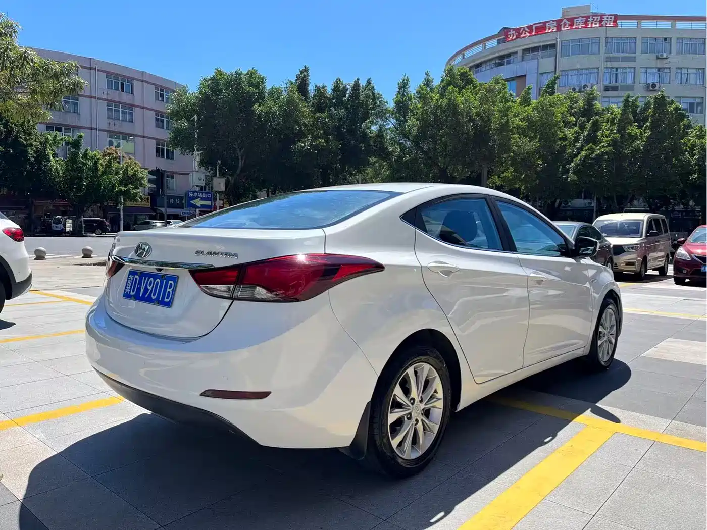 Hyundai Langdong 2016 1.6L Automatic Smart Edition