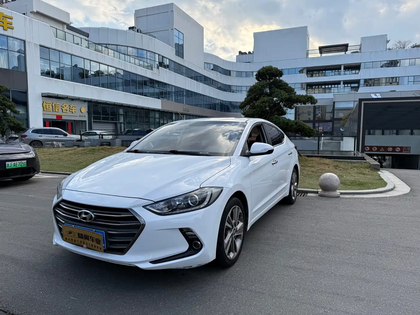 Hyundai Elantra 2016 Model 1.6L Automatic Smart Elite