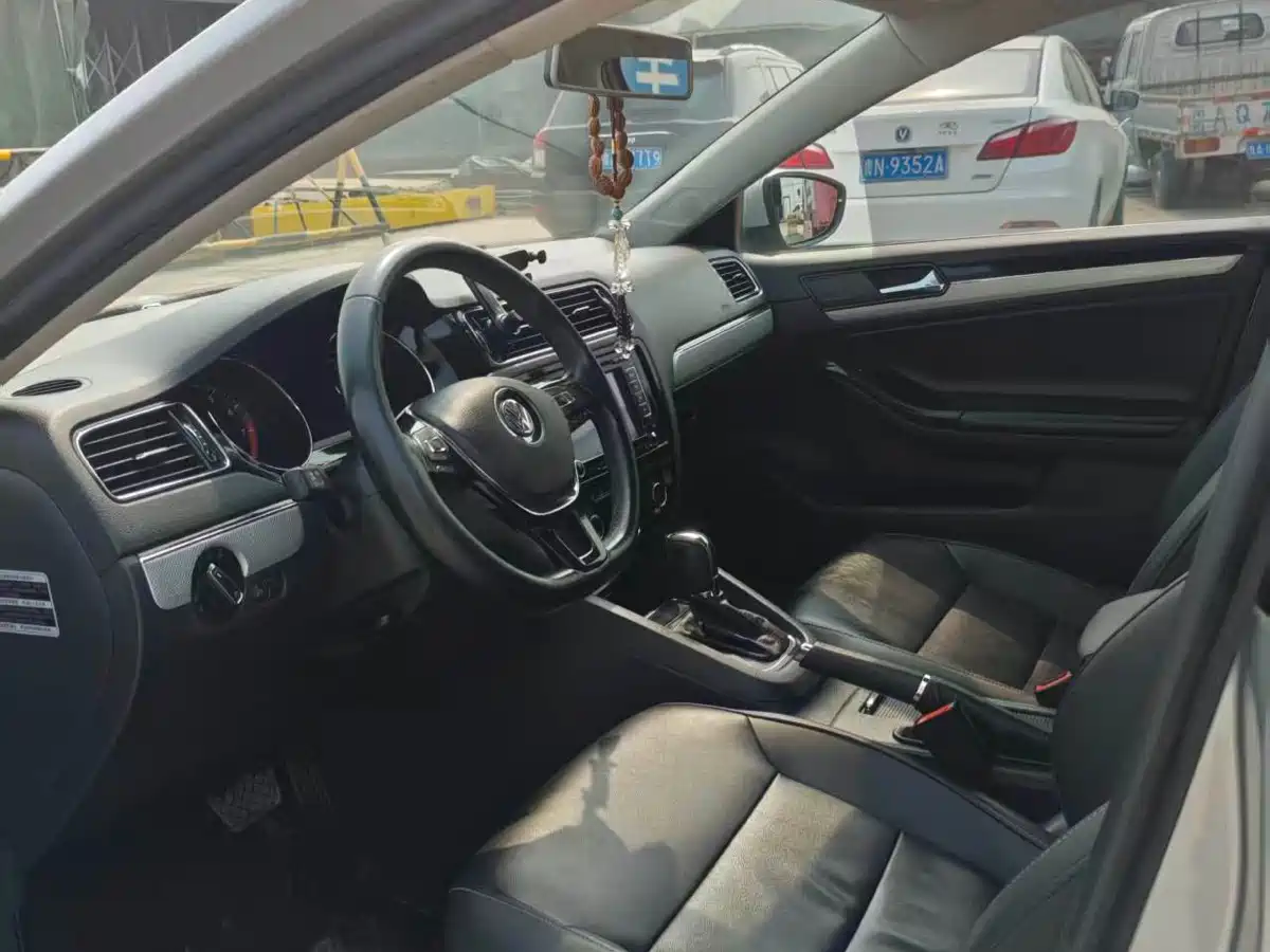 Volkswagen Sagitar 2017 1.6L Automatic Comfort