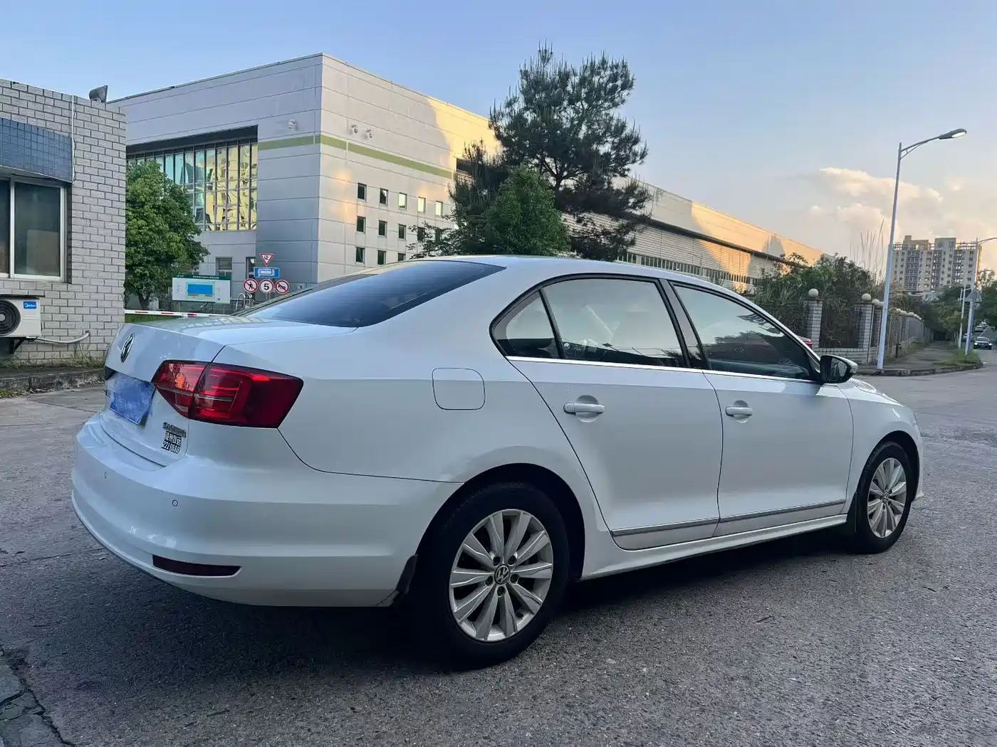 Volkswagen Sagitar 2015 1.6L Automatic Comfort