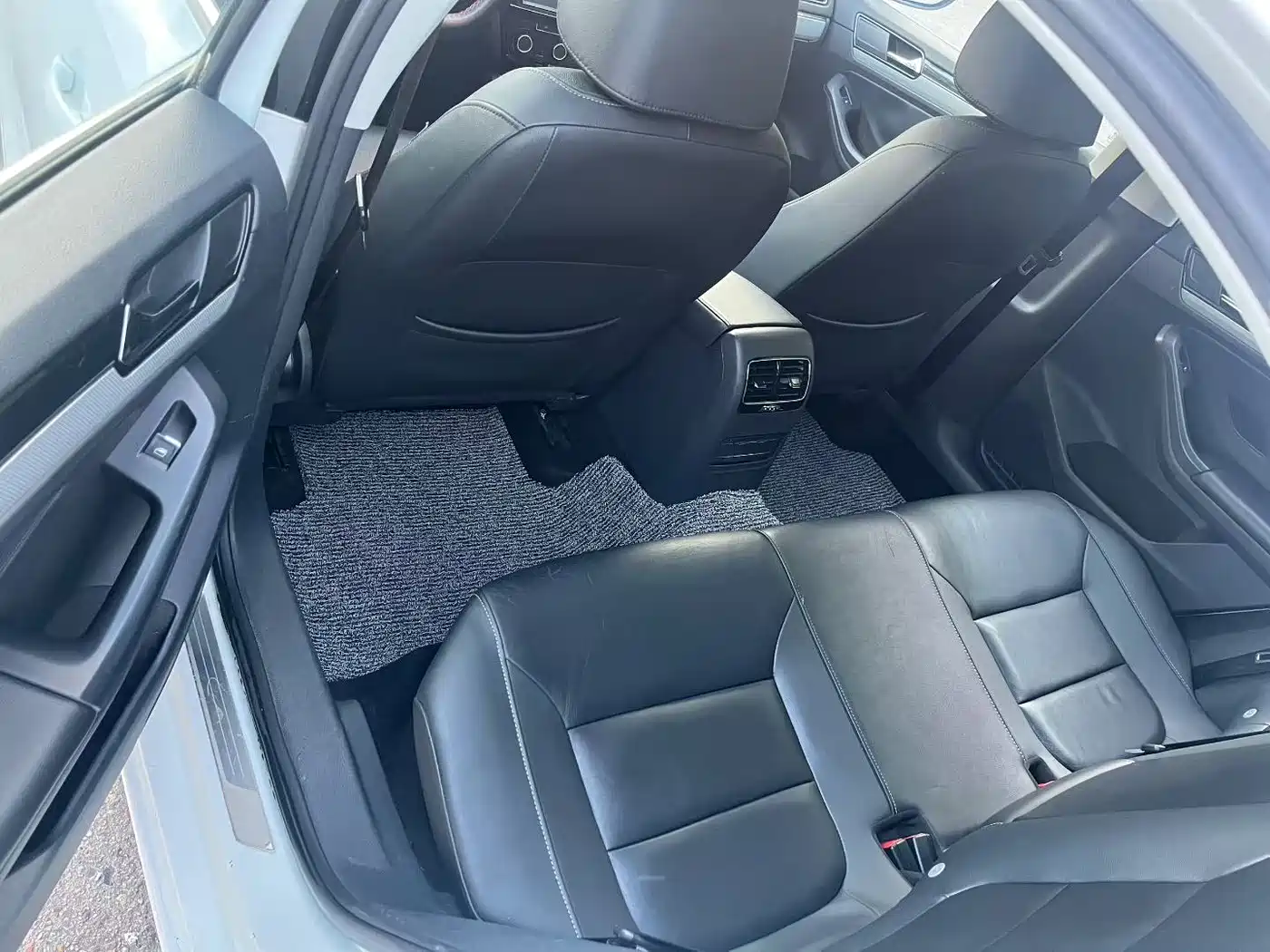 Volkswagen Sagitar 2015 1.6L Automatic Comfort