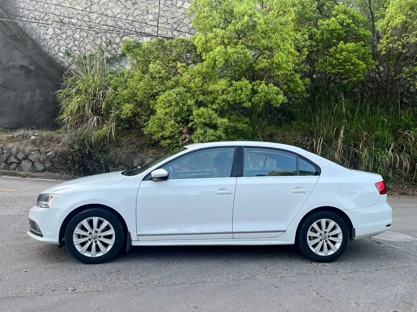 Volkswagen Sagitar 2015 1.6L Automatic Comfort