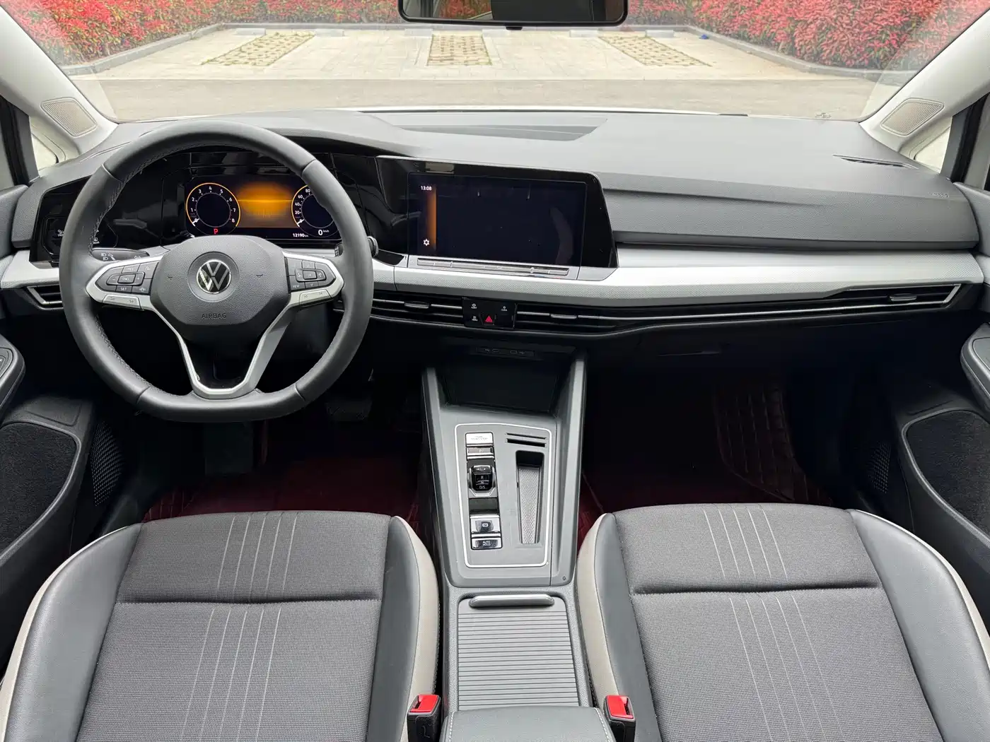 Volkswagen Golf 2024 280TSI DSG Pro 50th Anniversary Edition