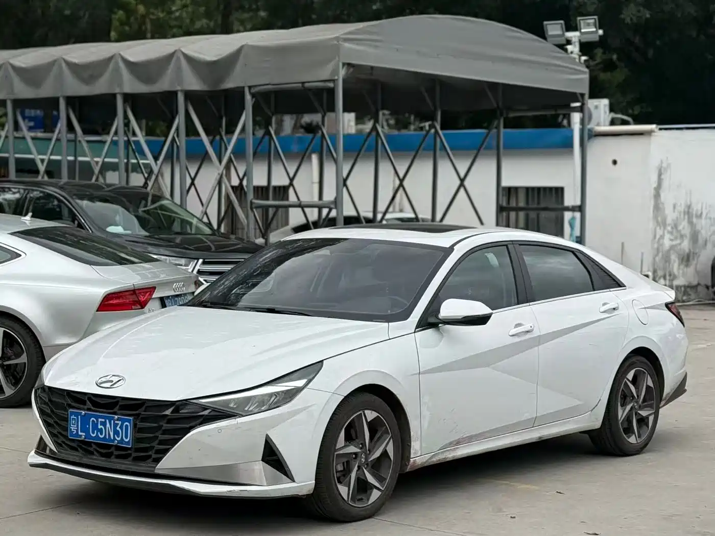 Hyundai Elantra 2021 1.5L CVT LUX Premium Edition