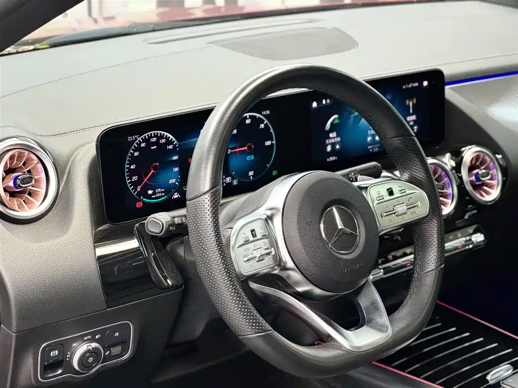 Mercedes-Benz Mercedes-Benz EQA 2022 EQA 300 4MATIC Launch Special Edition