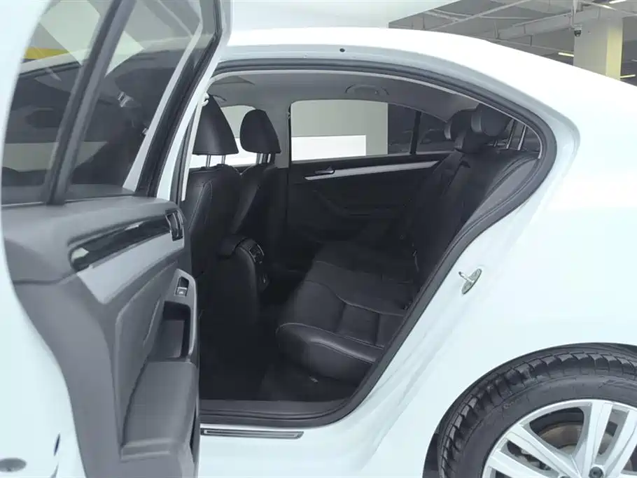 Volkswagen Sagitar 2018 280TSI DSG Spark Edition