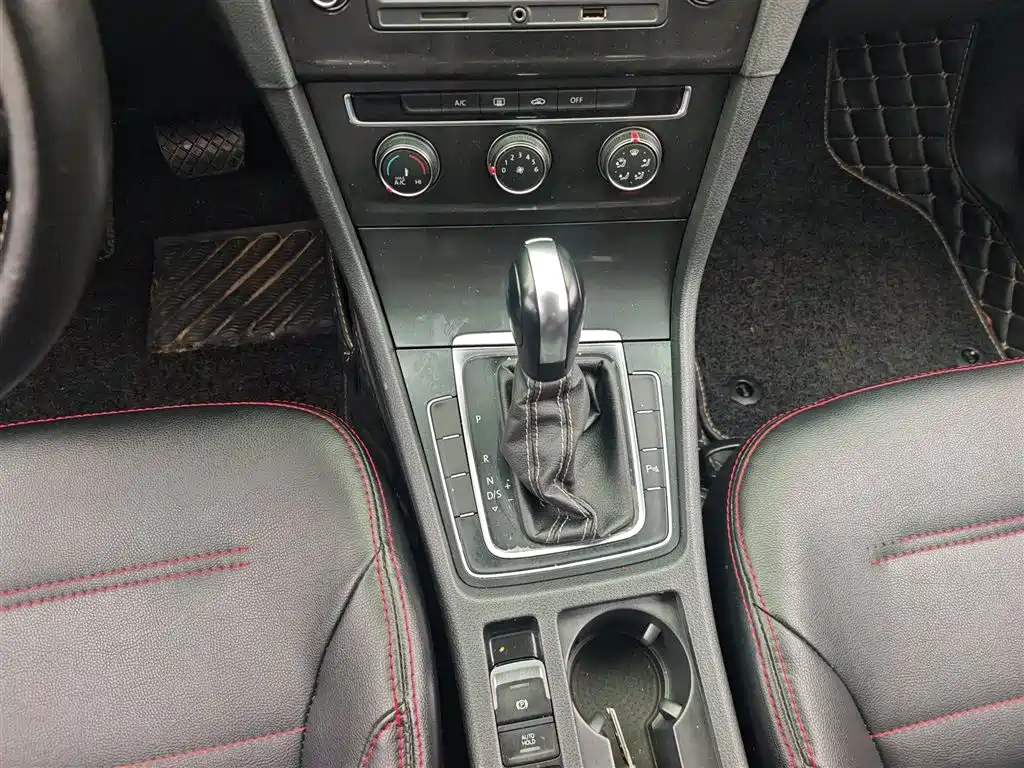 Volkswagen Golf 2016 1.6L Automatic Comfort