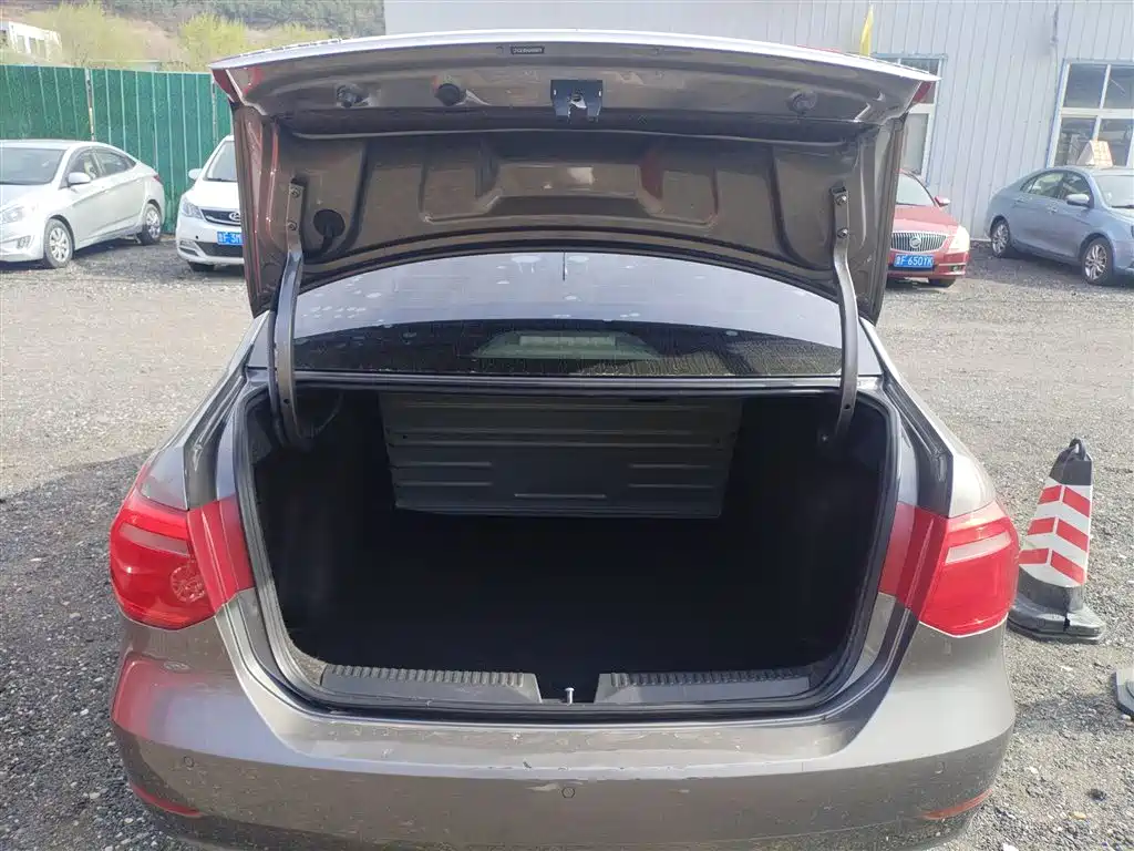 Volkswagen Jetta 2015 Value Edition 1.6L Manual Comfort