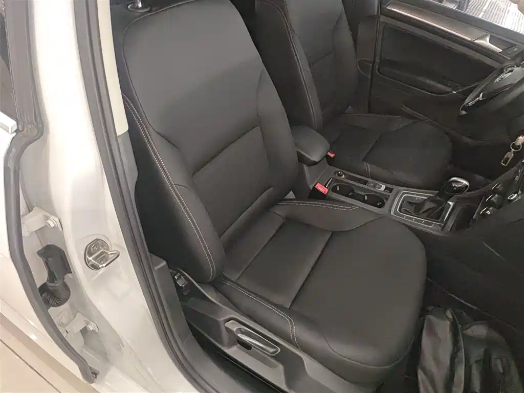 Volkswagen Golf 2016 1.6L Automatic Comfort