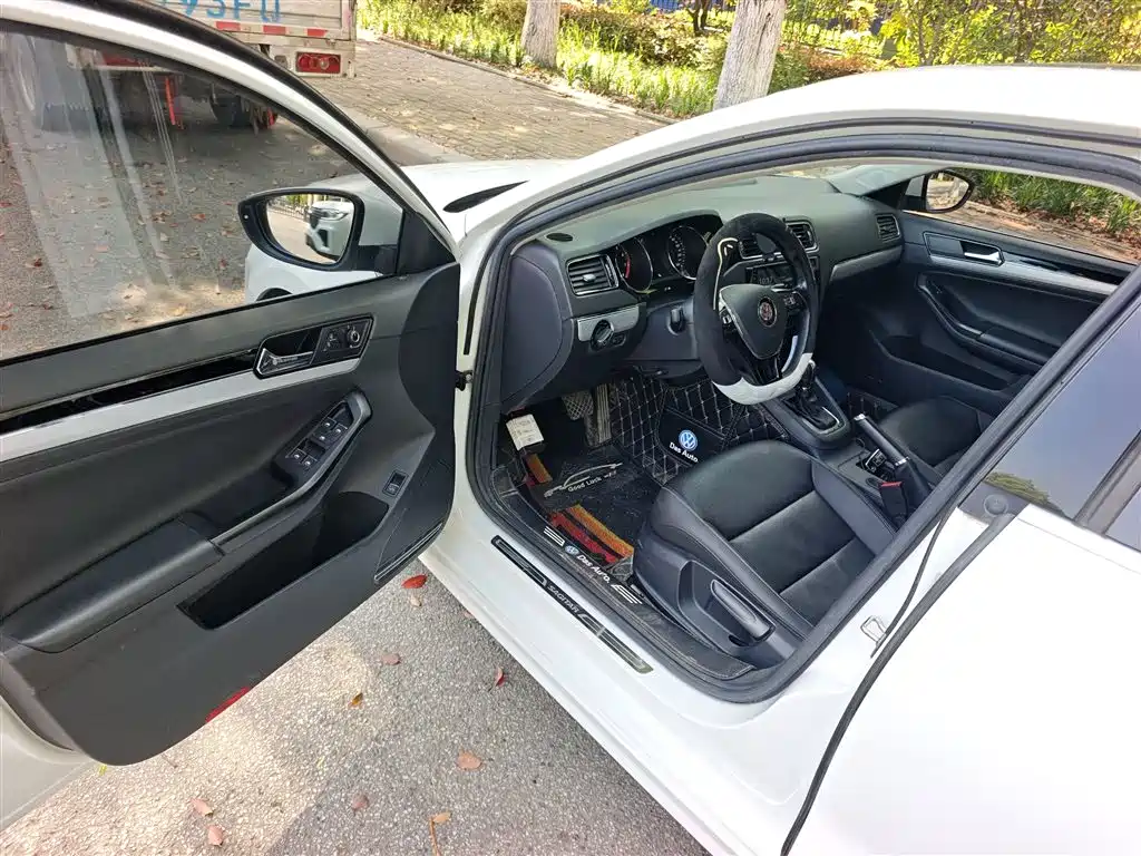 Volkswagen Sagitar 2018 1.6L Automatic Comfort
