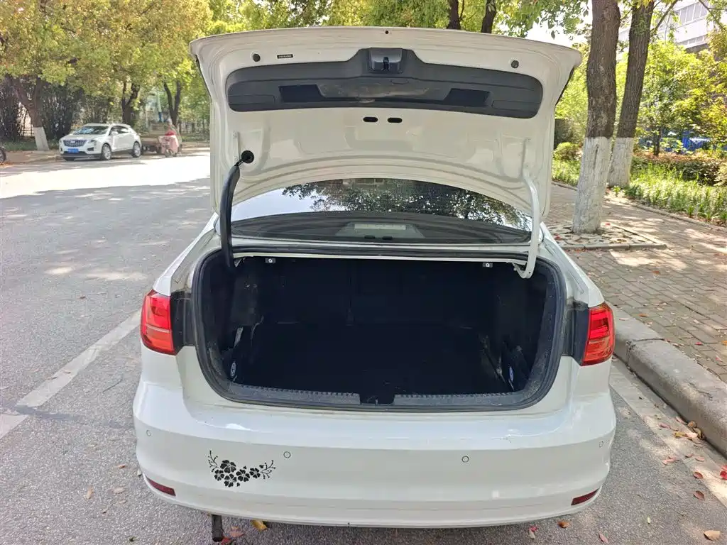 Volkswagen Sagitar 2018 1.6L Automatic Comfort