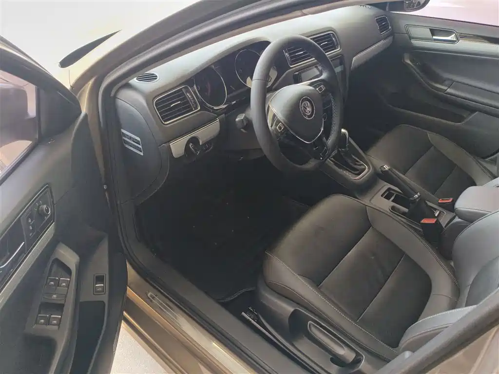 Volkswagen Sagitar 2017 230TSI Automatic Comfort