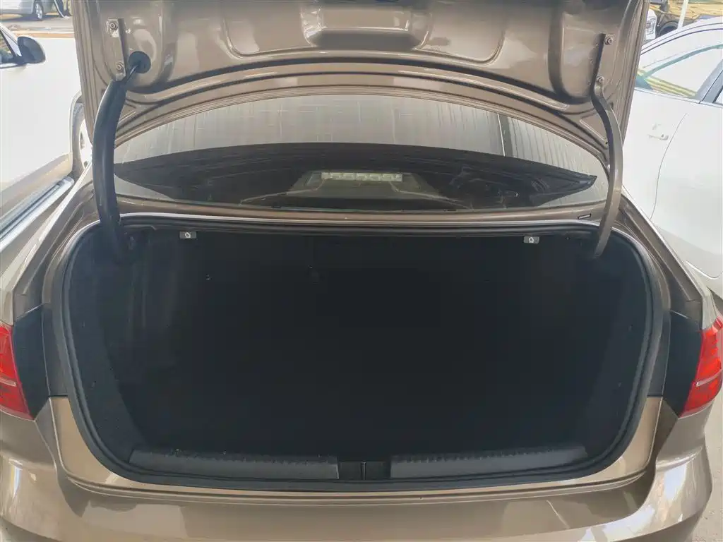 Volkswagen Sagitar 2017 230TSI Automatic Comfort