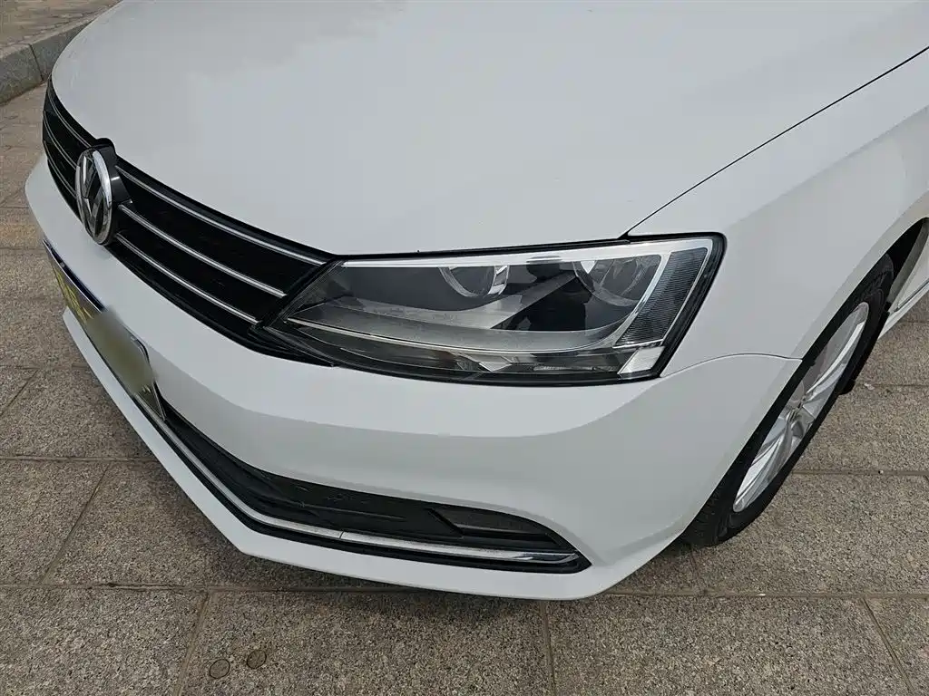 Volkswagen Sagitar 2015 1.6L Manual Comfort
