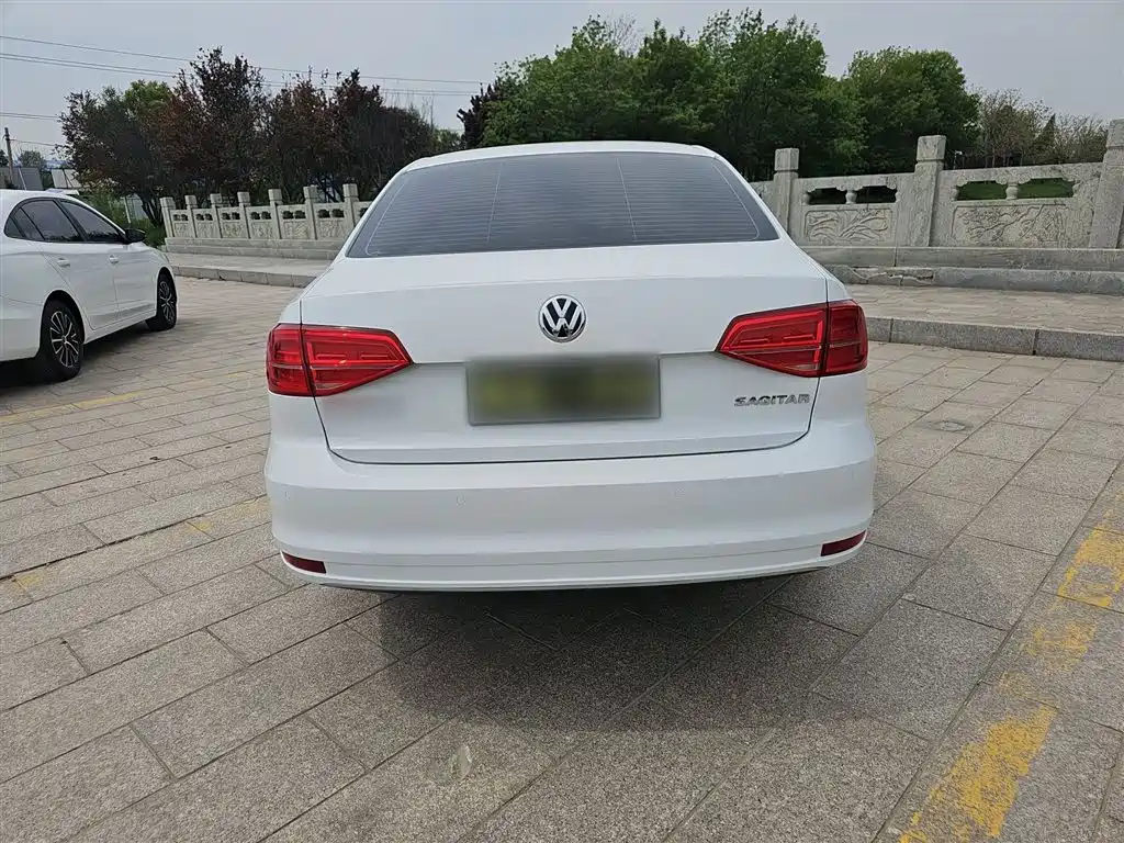 Volkswagen Sagitar 2015 1.6L Manual Comfort