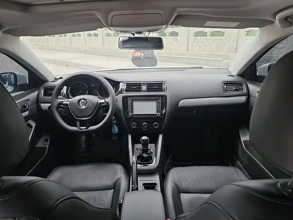 Volkswagen Sagitar 2015 1.6L Manual Comfort