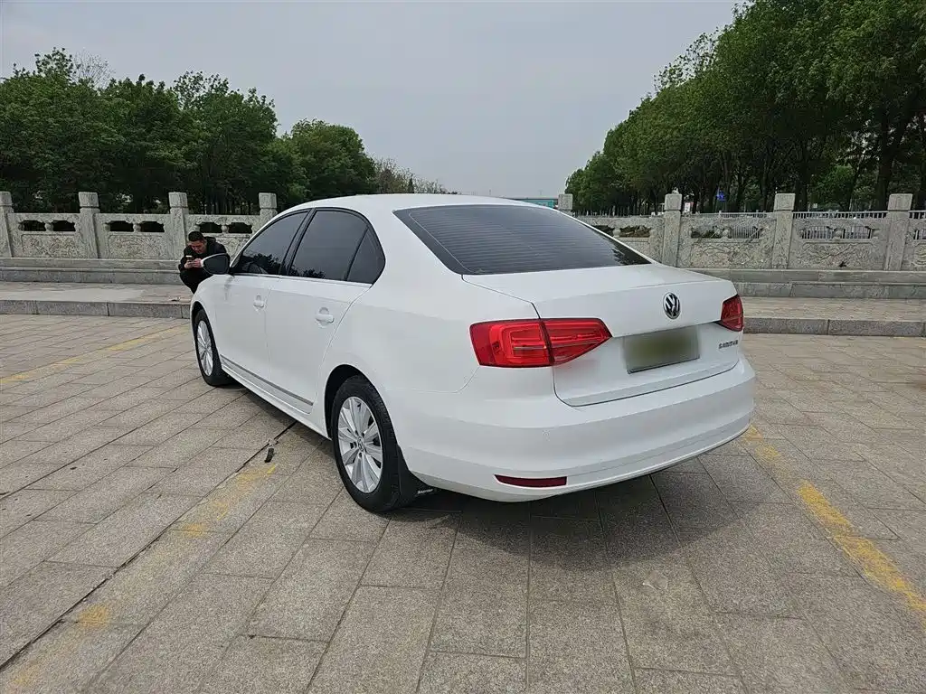 Volkswagen Sagitar 2015 1.6L Manual Comfort