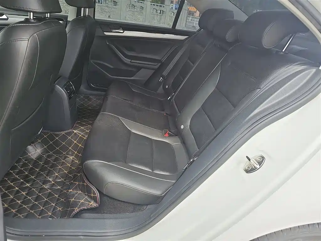 Volkswagen Sagitar 2015 1.6L Manual Comfort