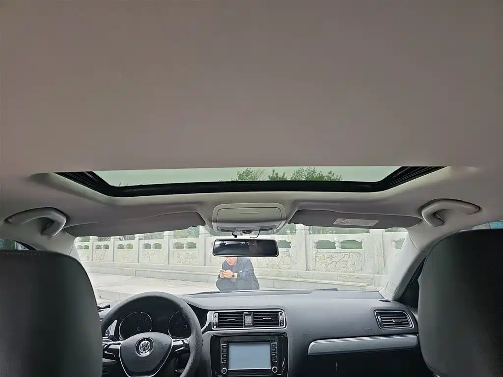 Volkswagen Sagitar 2015 1.6L Manual Comfort