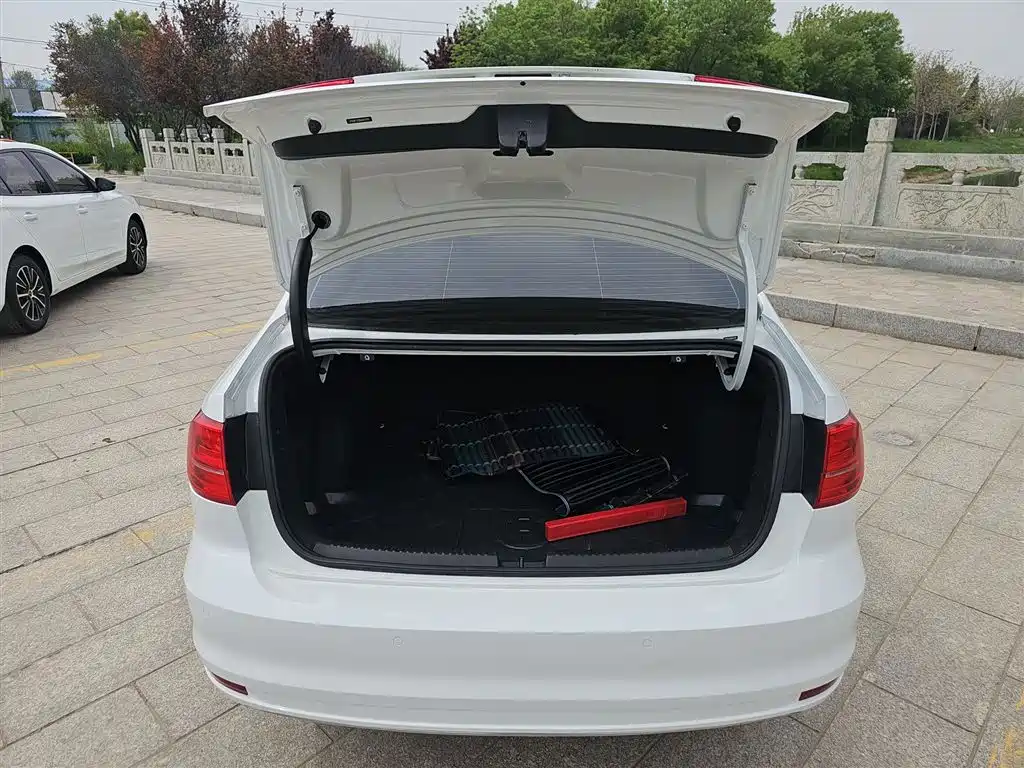 Volkswagen Sagitar 2015 1.6L Manual Comfort