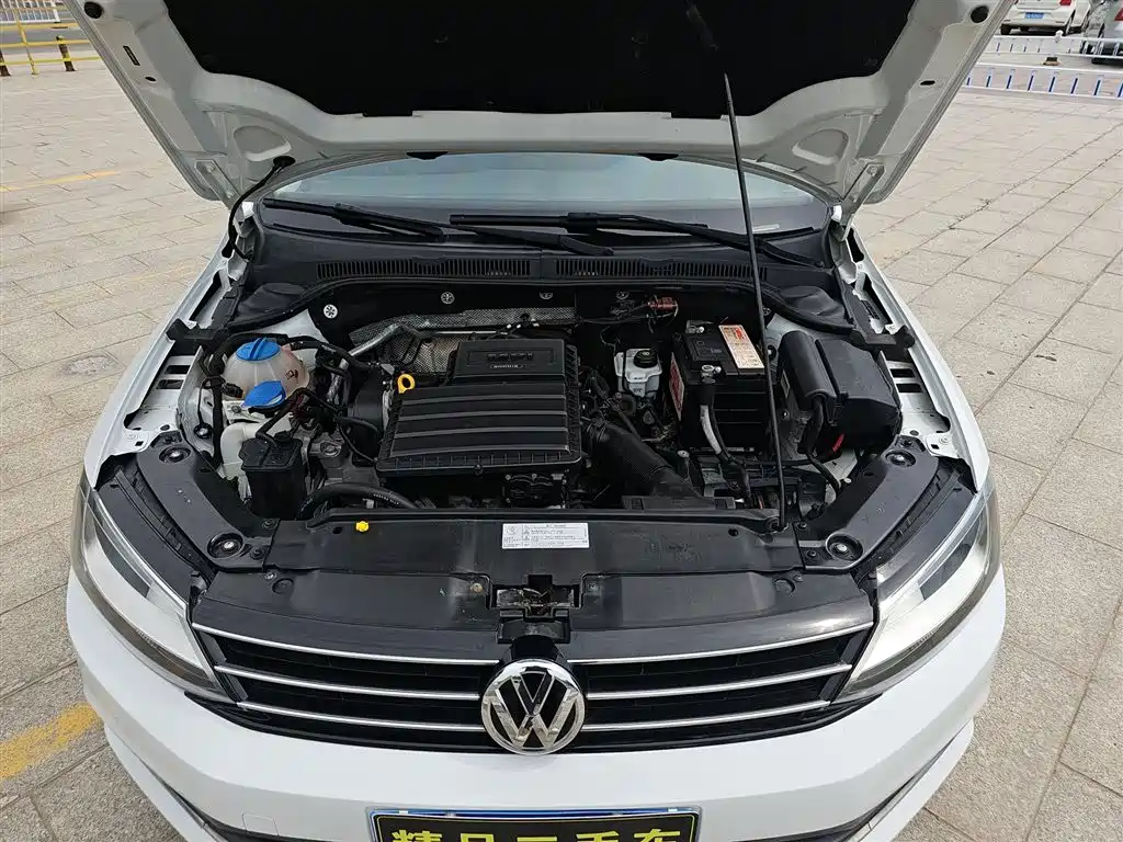 Volkswagen Sagitar 2015 1.6L Manual Comfort