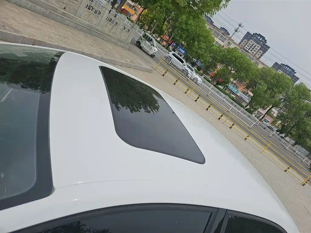 Volkswagen Sagitar 2015 1.6L Manual Comfort