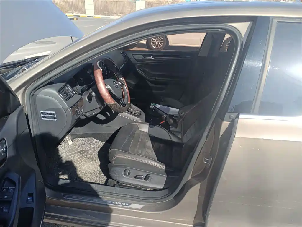 Volkswagen Sagitar 2015 230TSI Automatic Luxury