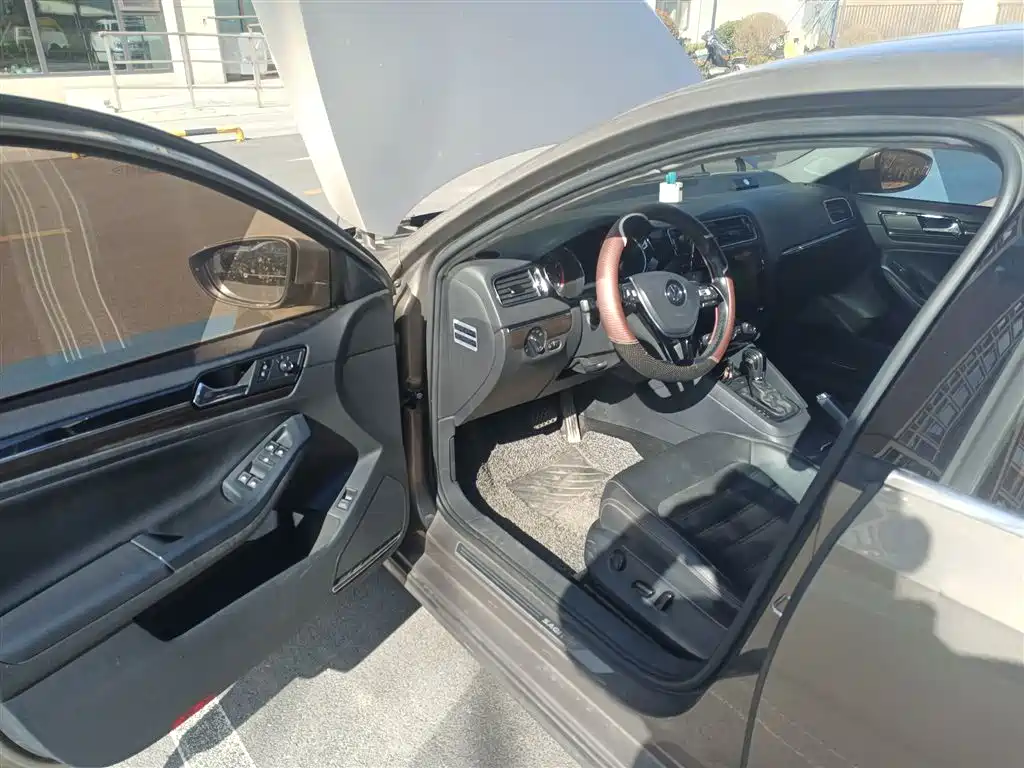 Volkswagen Sagitar 2015 230TSI Automatic Luxury