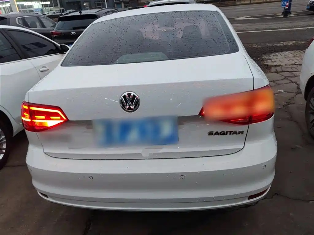 Volkswagen Sagitar 2015 1.6L Manual Comfort