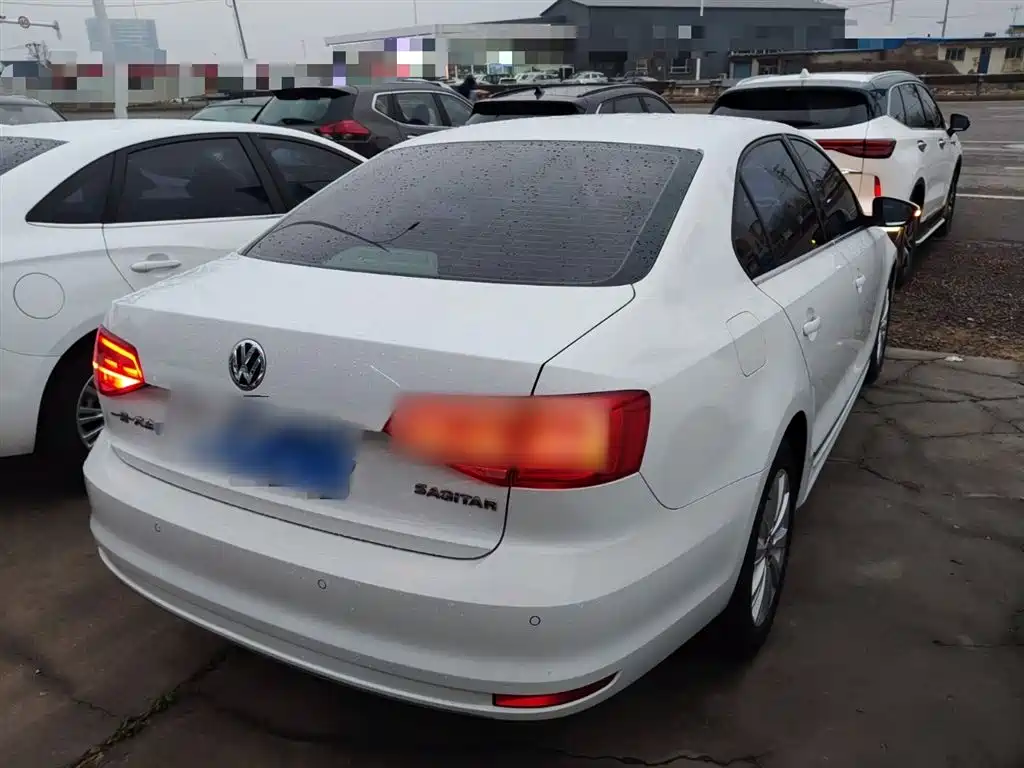Volkswagen Sagitar 2015 1.6L Manual Comfort