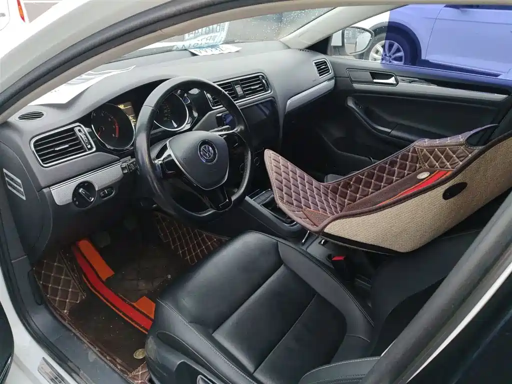 Volkswagen Sagitar 2015 1.6L Manual Comfort