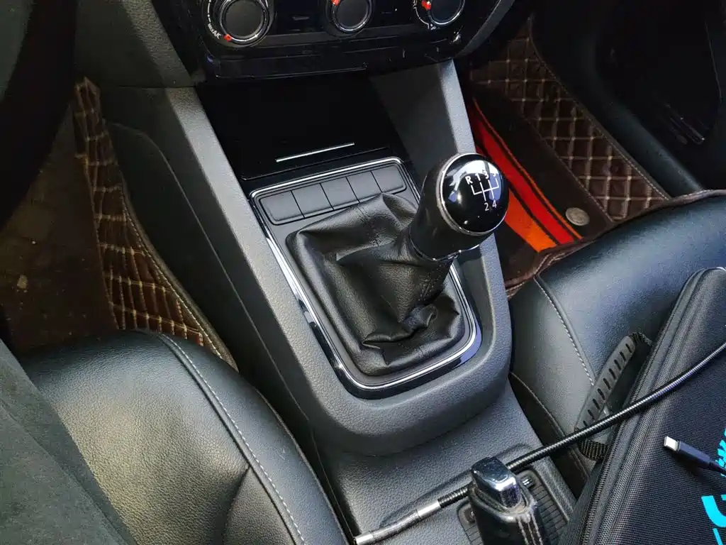 Volkswagen Sagitar 2015 1.6L Manual Comfort