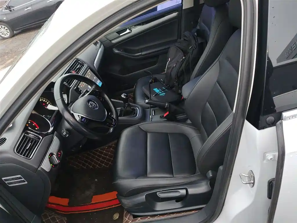Volkswagen Sagitar 2015 1.6L Manual Comfort