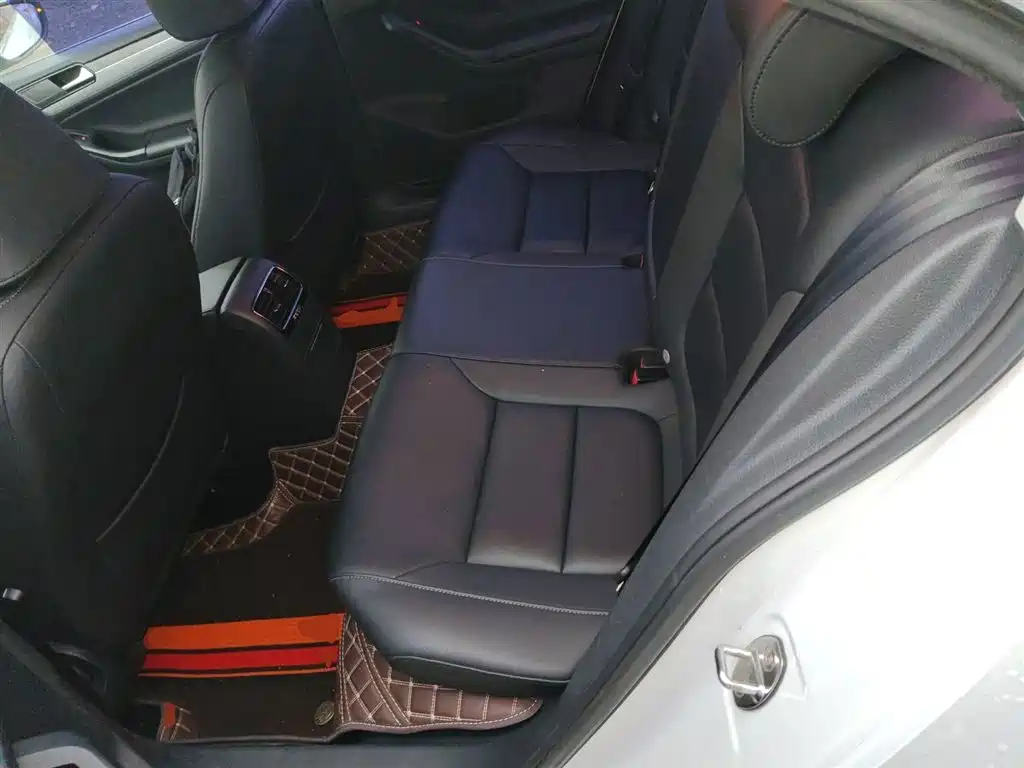 Volkswagen Sagitar 2015 1.6L Manual Comfort