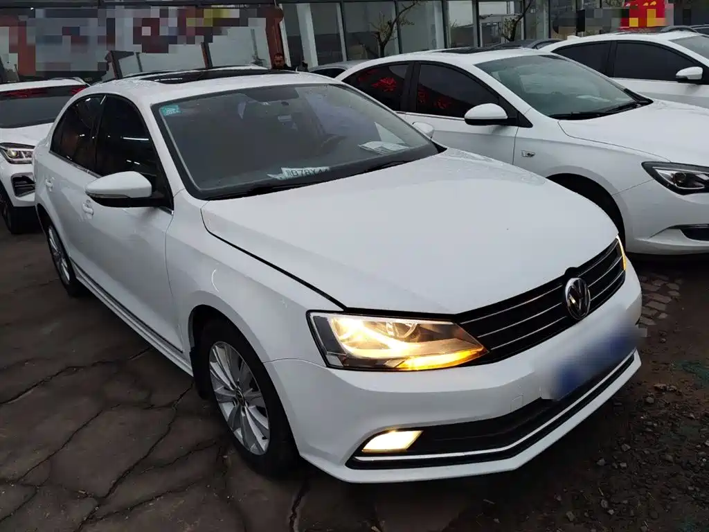 Volkswagen Sagitar 2015 1.6L Manual Comfort