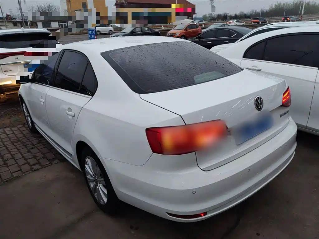 Volkswagen Sagitar 2015 1.6L Manual Comfort