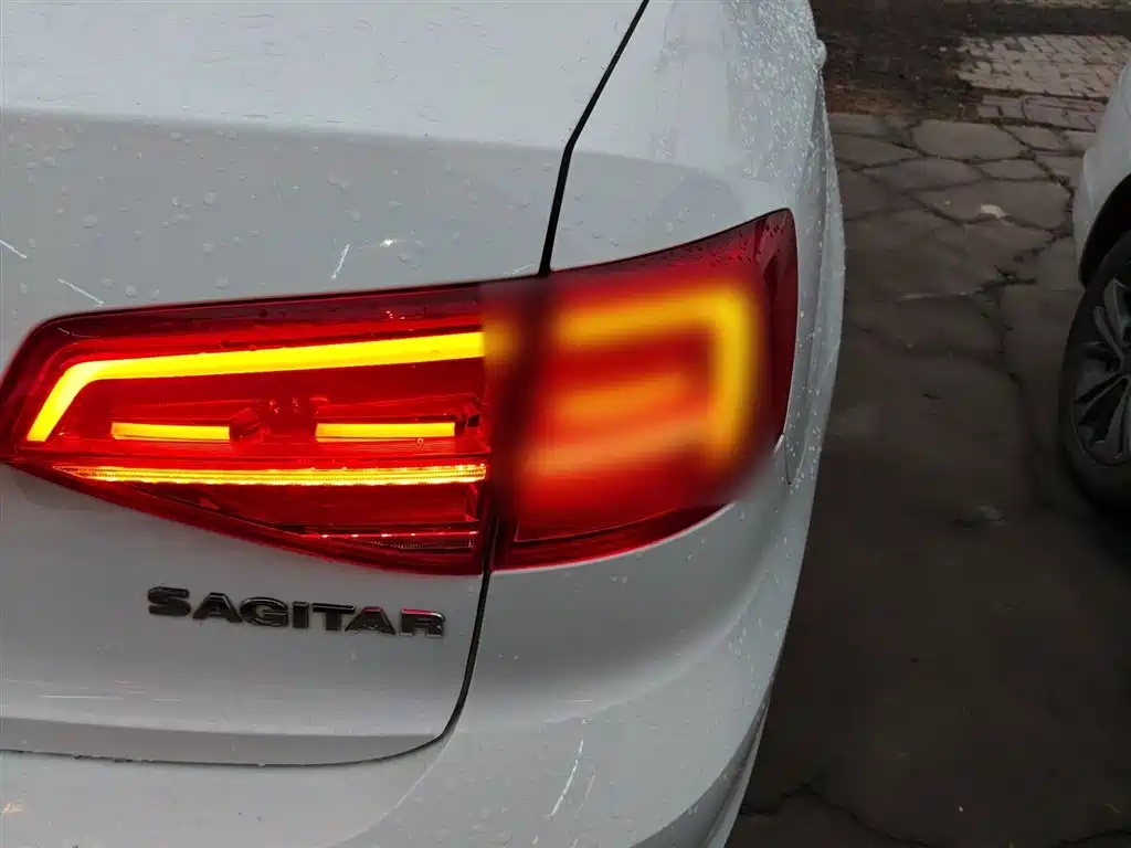 Volkswagen Sagitar 2015 1.6L Manual Comfort
